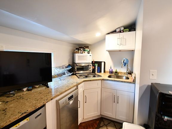 4th image of 439 Putnam Ave #4
