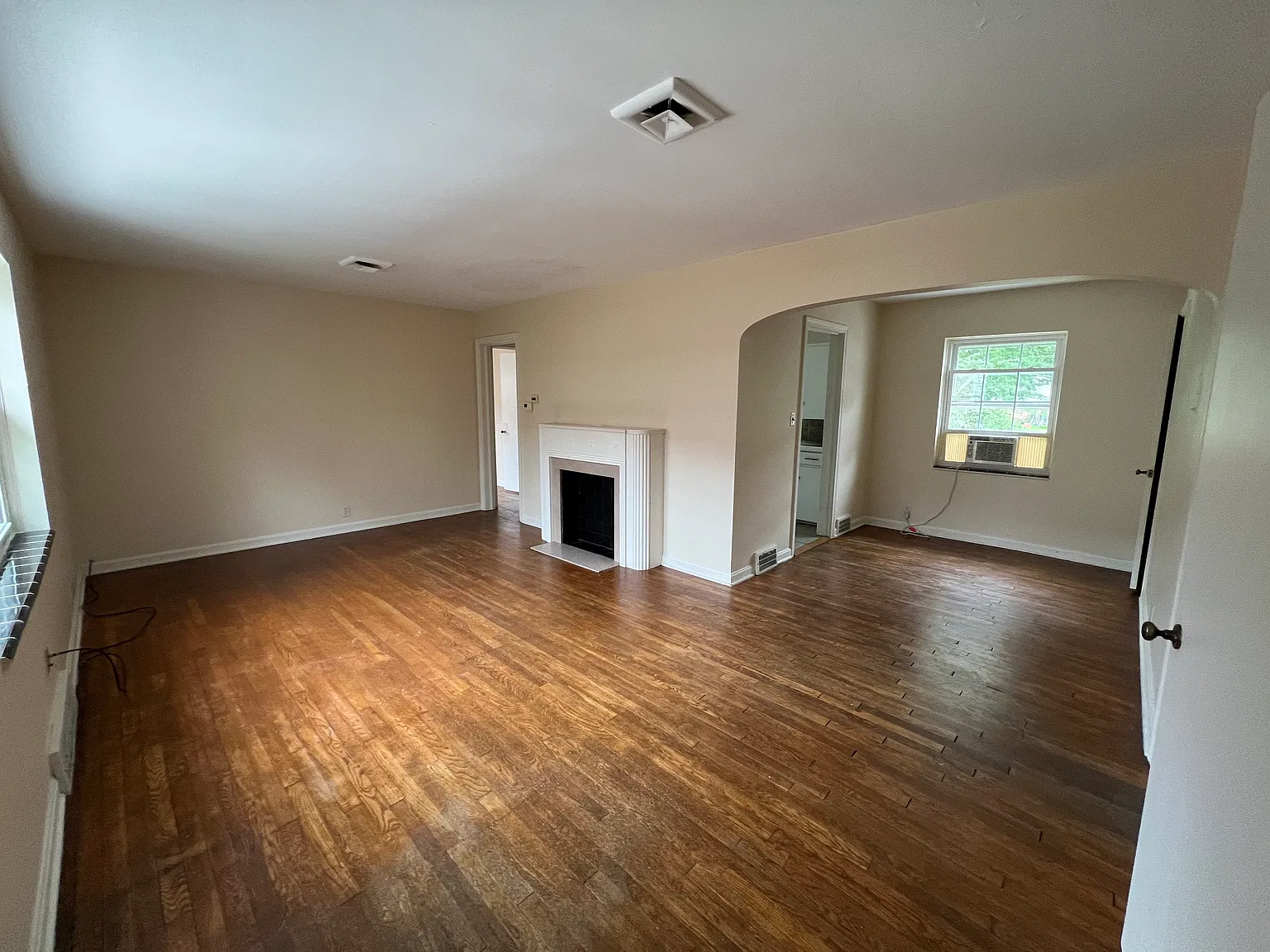 1 bed, 700 sqft, $995 — Photo 2
