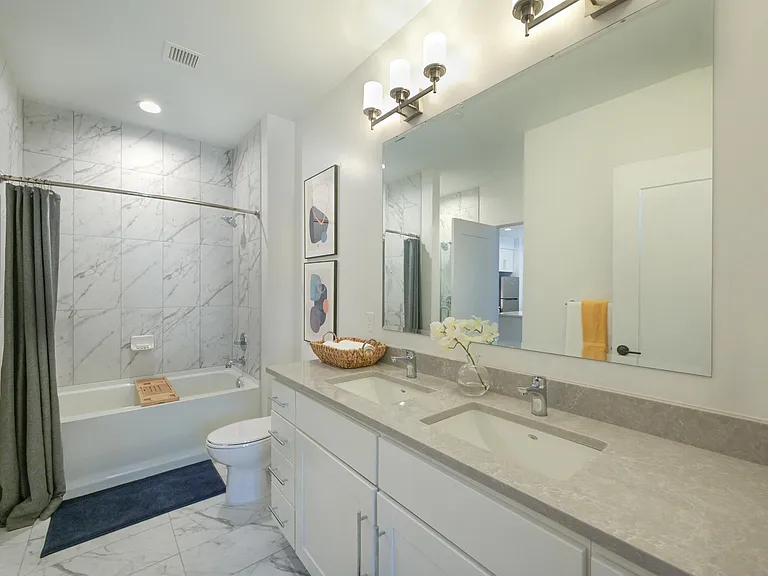 The Encore at Ingram Manor — Photo 22