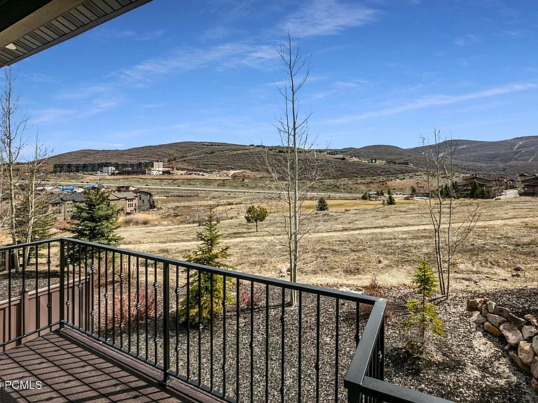 1018 W Abigail Dr — Photo 32