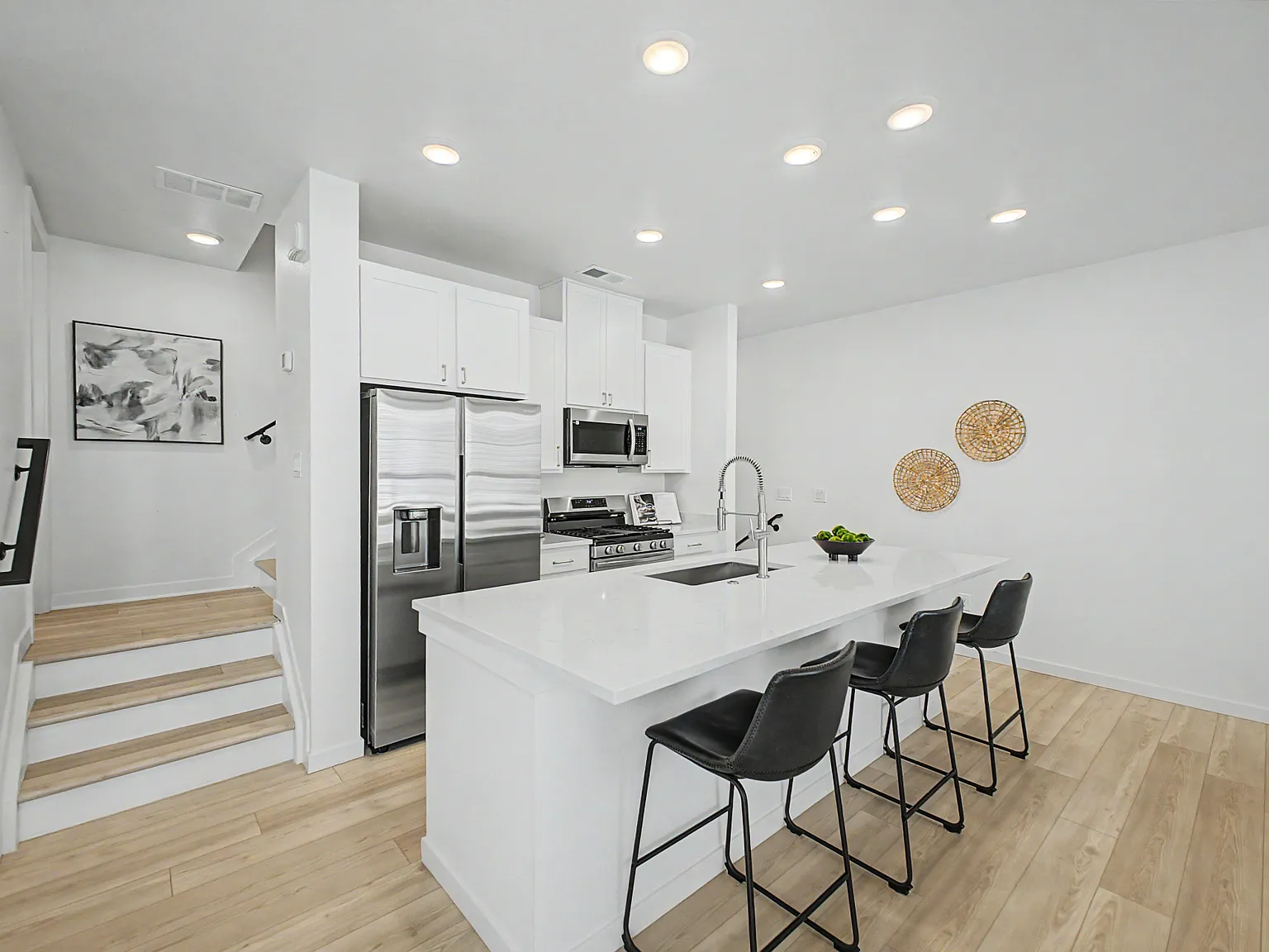 2 bed, 1293 sqft, $3,200 — Photo 2
