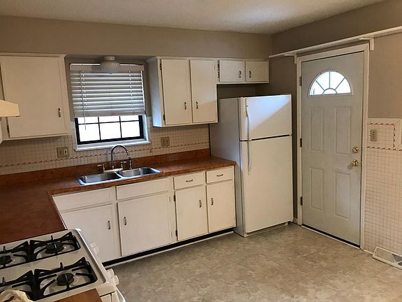 2nd image of 2905 Tepee Ave APT A