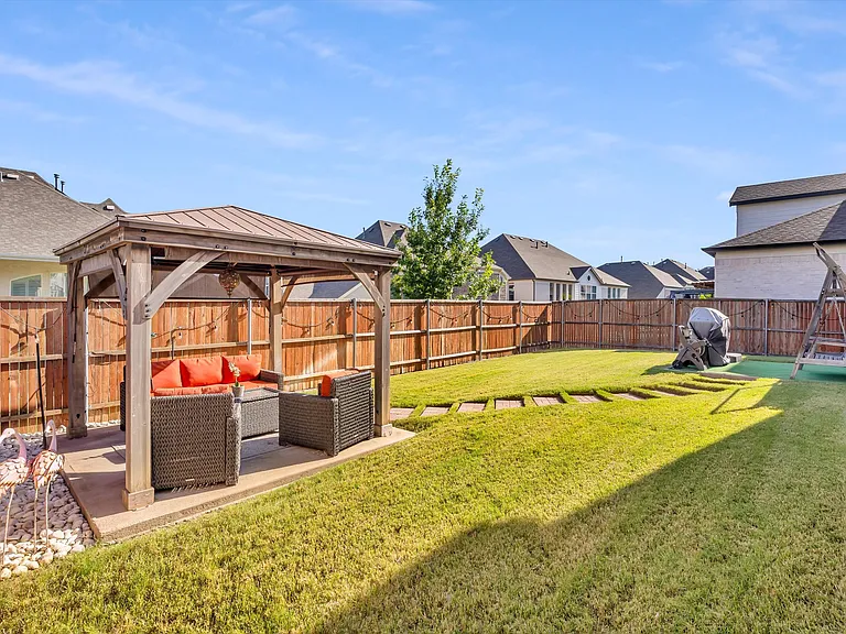 5520 Palisades Dr — Photo 19