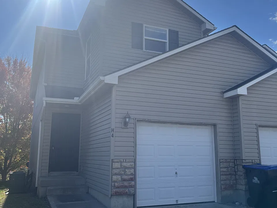 425 Hawthorne Blvd #4