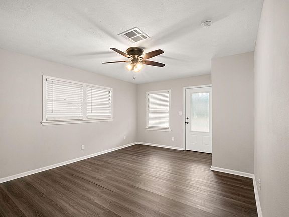 4th image of 904 W 5th St