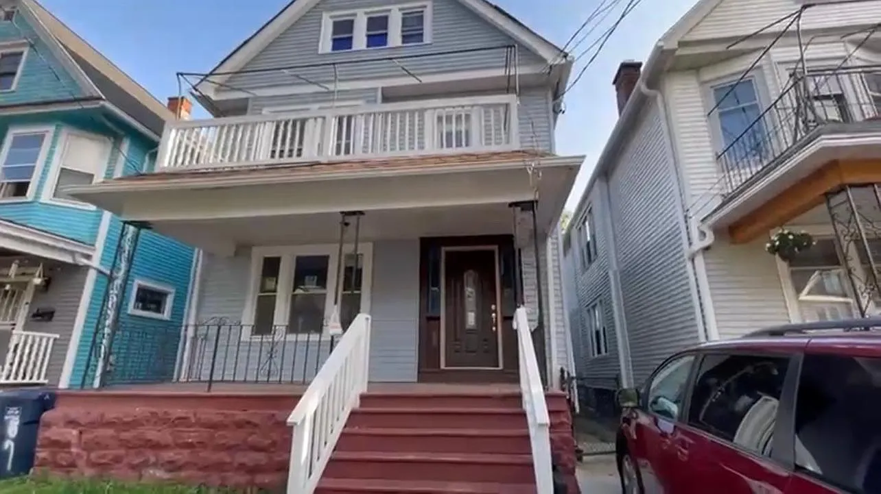 83 Wakefield Ave — Photo 1