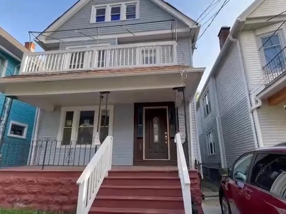 83 Wakefield Ave