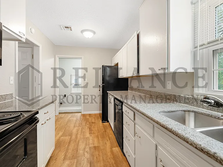 726 S Bonn St — Photo 11