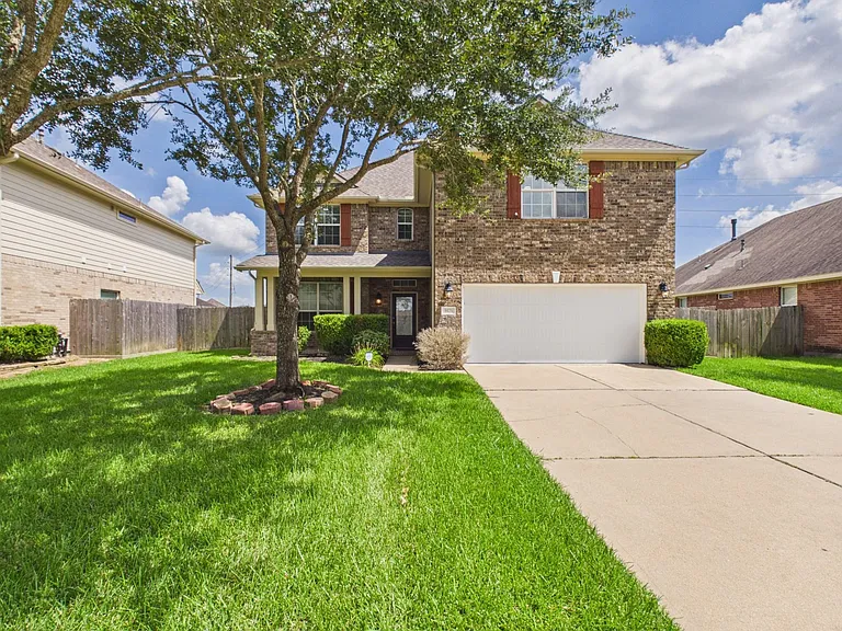 9426 Russeff Field Ln — Photo 1