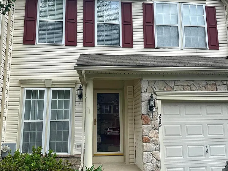209 Turnbridge Ct — Photo 1