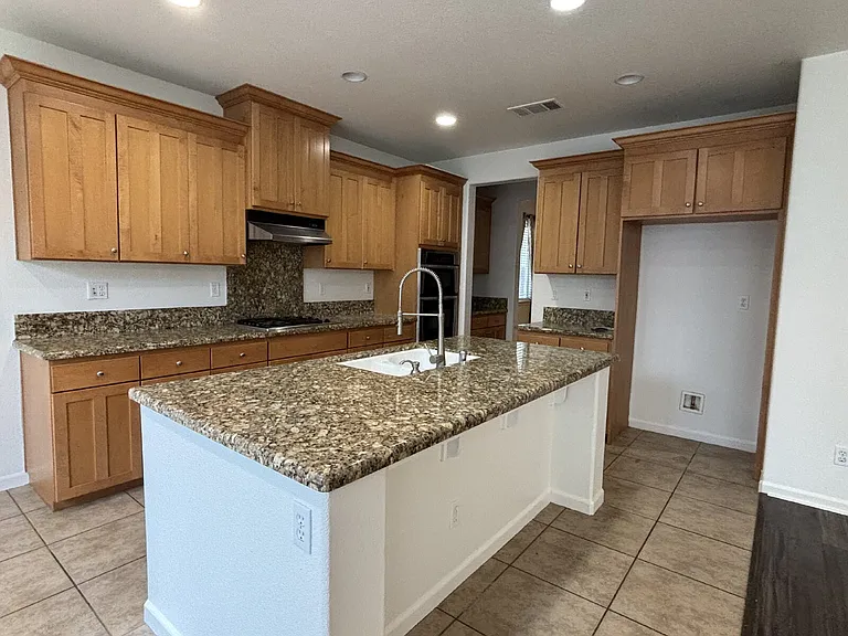 2405 El Vaquero Dr — Photo 10