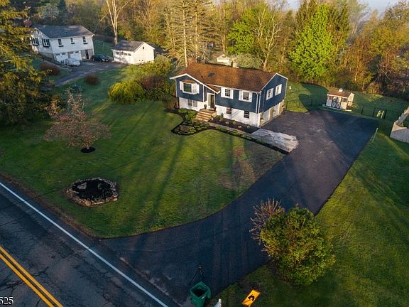 4th image of 29 Lake Wallkill Rd