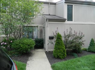 1545 Pineview Dr, Pittsburgh, PA