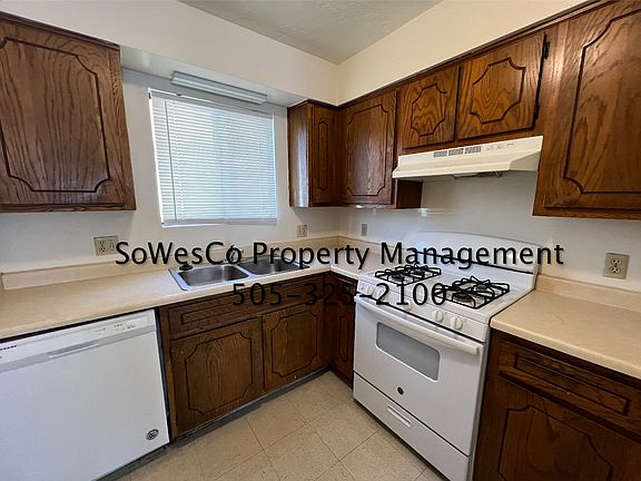 5th image of 824 N Vine Ave APT D