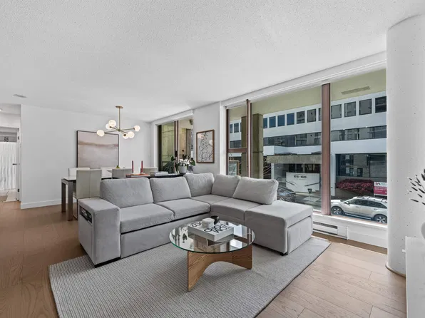 1633 W 8th Ave #204, Vancouver, BC V6J 5H7