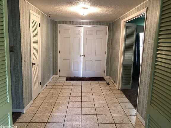 3rd image of 2106 Pine Hill Cir