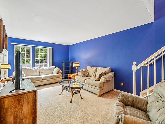 4th image of 3123 Village Cir