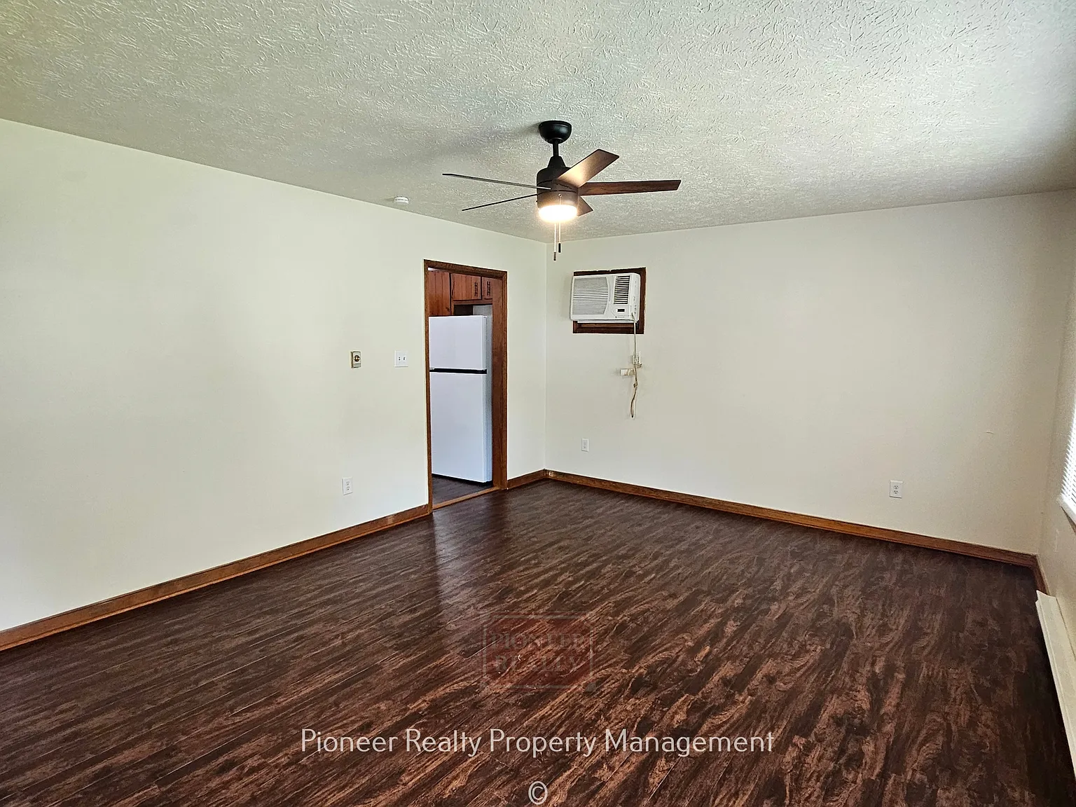 111 N Grove Ave - 1 — Photo 3