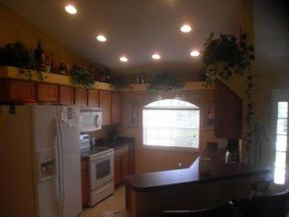 4th image of 1814 W Lorraine Dr