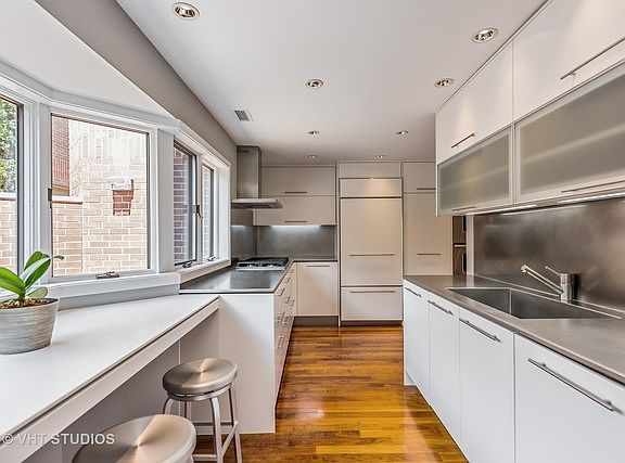 3rd image of 1720 N La Salle St #21