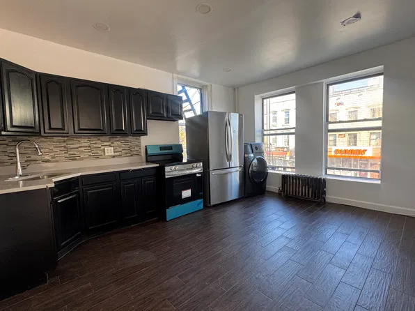739 Metropolitan Ave #2, Brooklyn, NY 11211