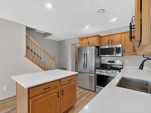 3rd image of 626 Pointe Ct SW