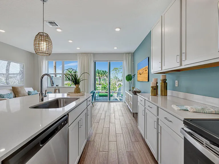 608 NE Waters Edge Ln #2202 — Photo 5