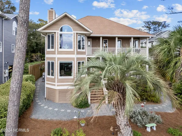 114 SW 21st Street, Oak Island, NC 28465