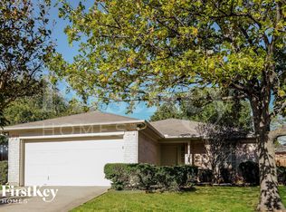 924 NW Summercrest Blvd, Burleson, TX 76028