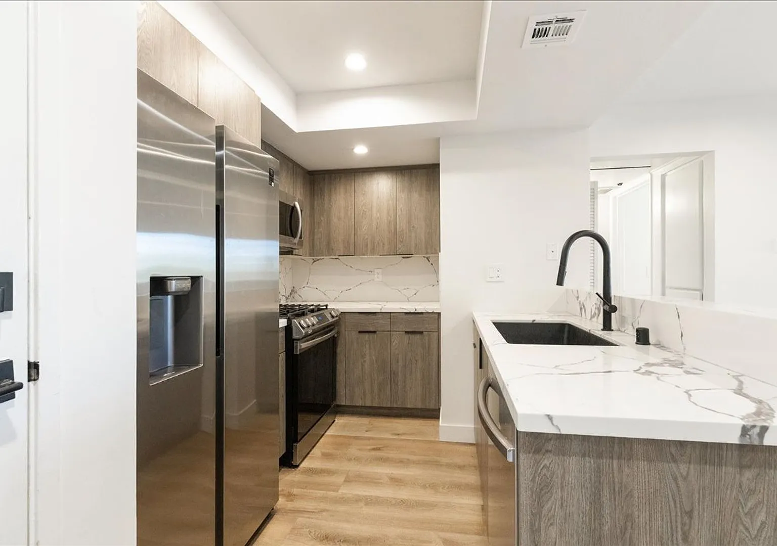 Welcome To Your New West LA Apartment! — Photo 2