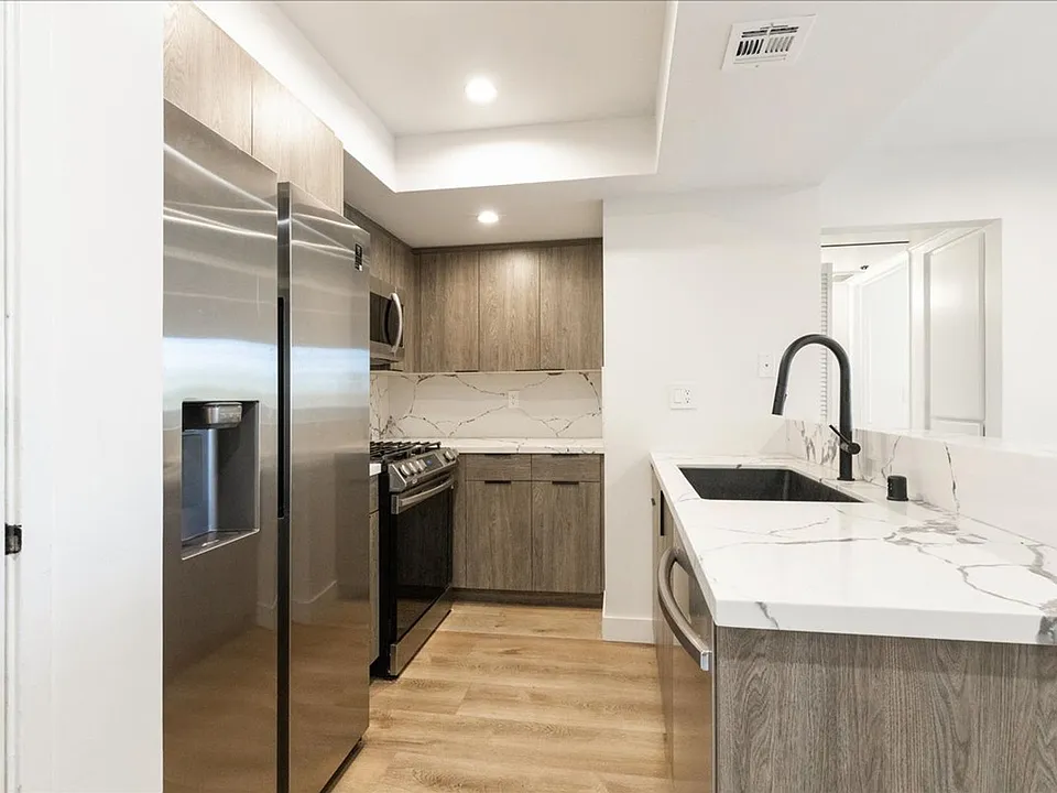2433 Barry Ave #205