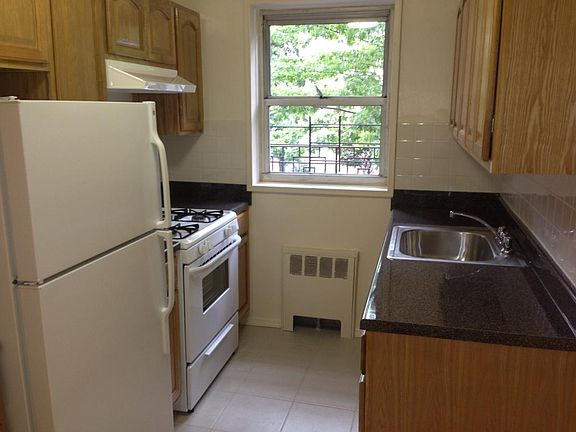 2nd image of 3809 Parsons Blvd