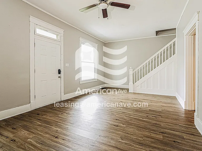 909394_004_living_room_4.jpg