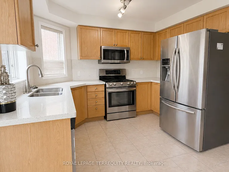 1215 Wadebridge Cres #UPPER — Photo 6