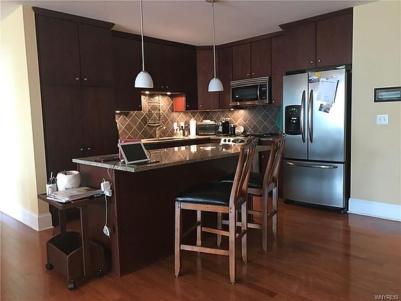 3rd image of 132 Lakefront Blvd