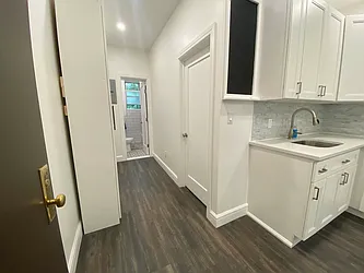 Rented by Papp Realty