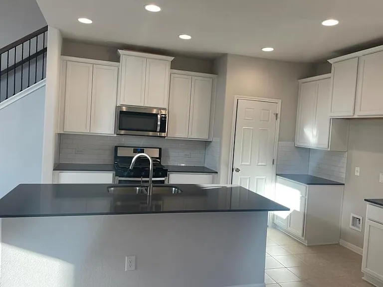 12809 Gilliland Ln — Photo 9