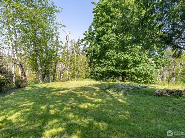 910 E Madrona Boulevard NW, Lakebay, WA 98349