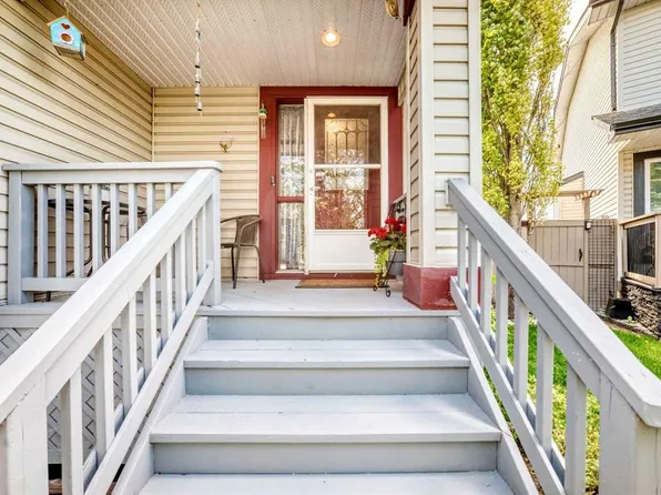 220 N Shawbrooke Mnr SW, Calgary, AB T2Y 3L7