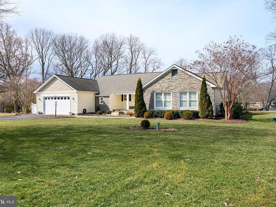 1st image of 108 Holly Ct