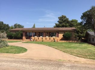 901 E Burnside St, Rotan, TX 79546
