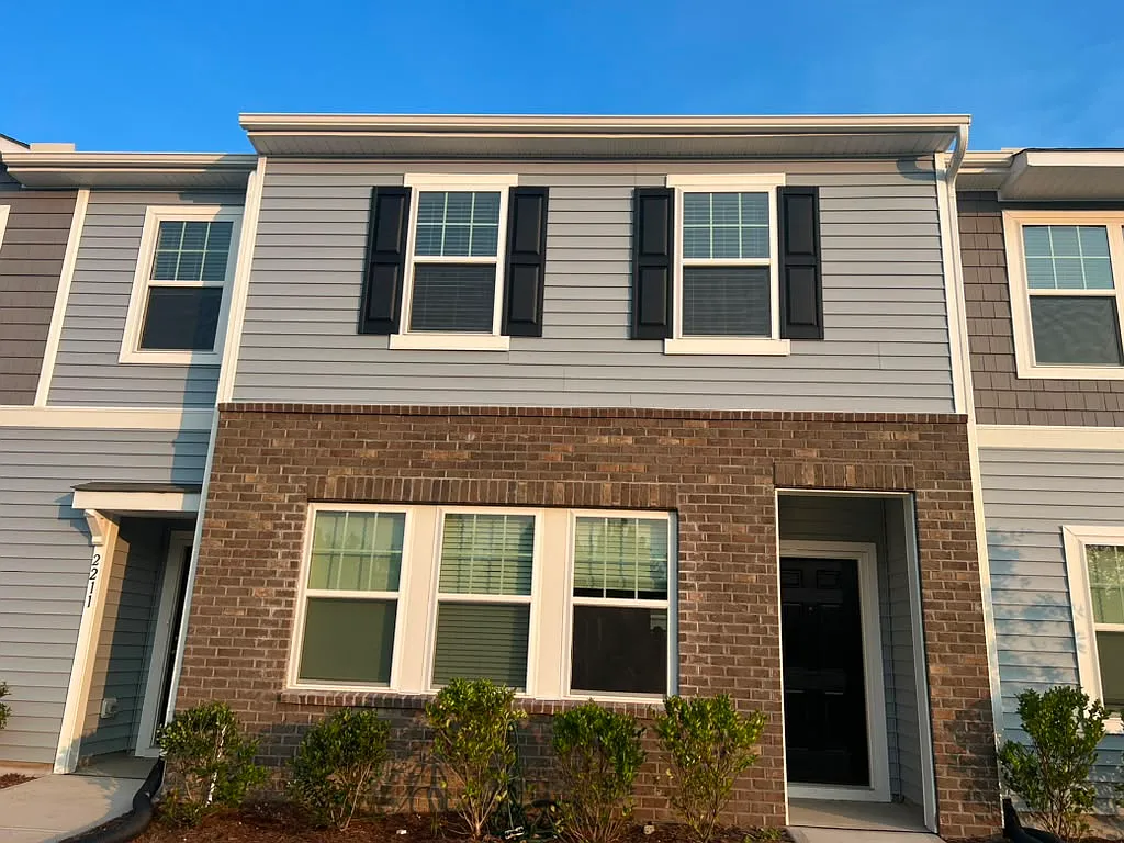 3 bed, 1594 sqft, $1,795 — Photo 1