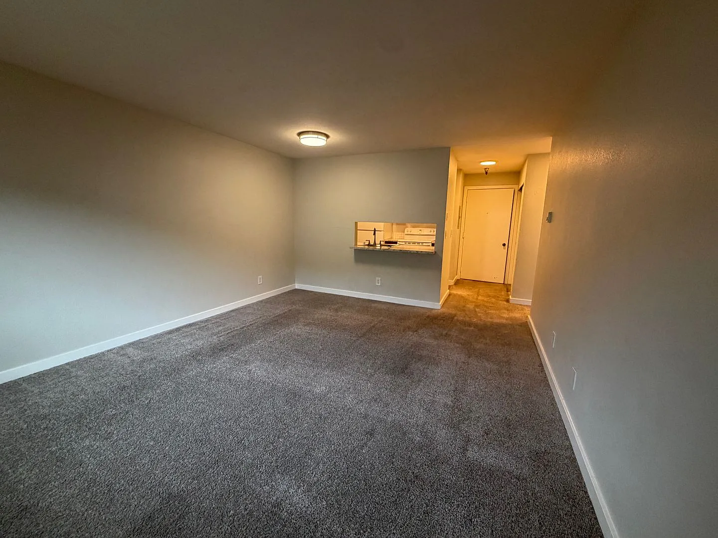 Carlynn Apartments — Photo 4