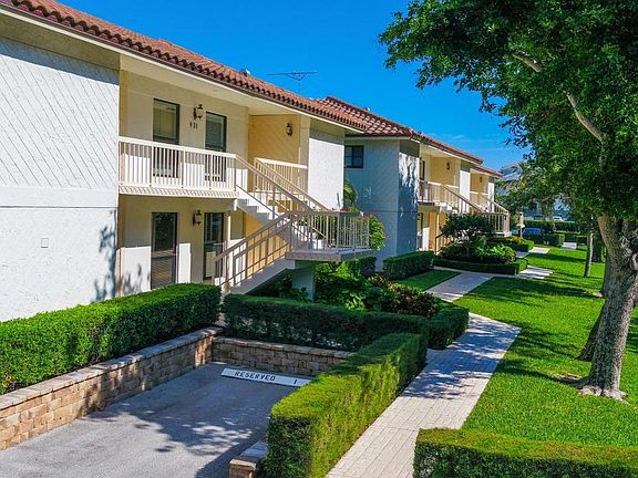 Unit Exterior / Community