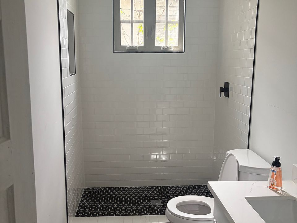 1st image of 905 N 17th St