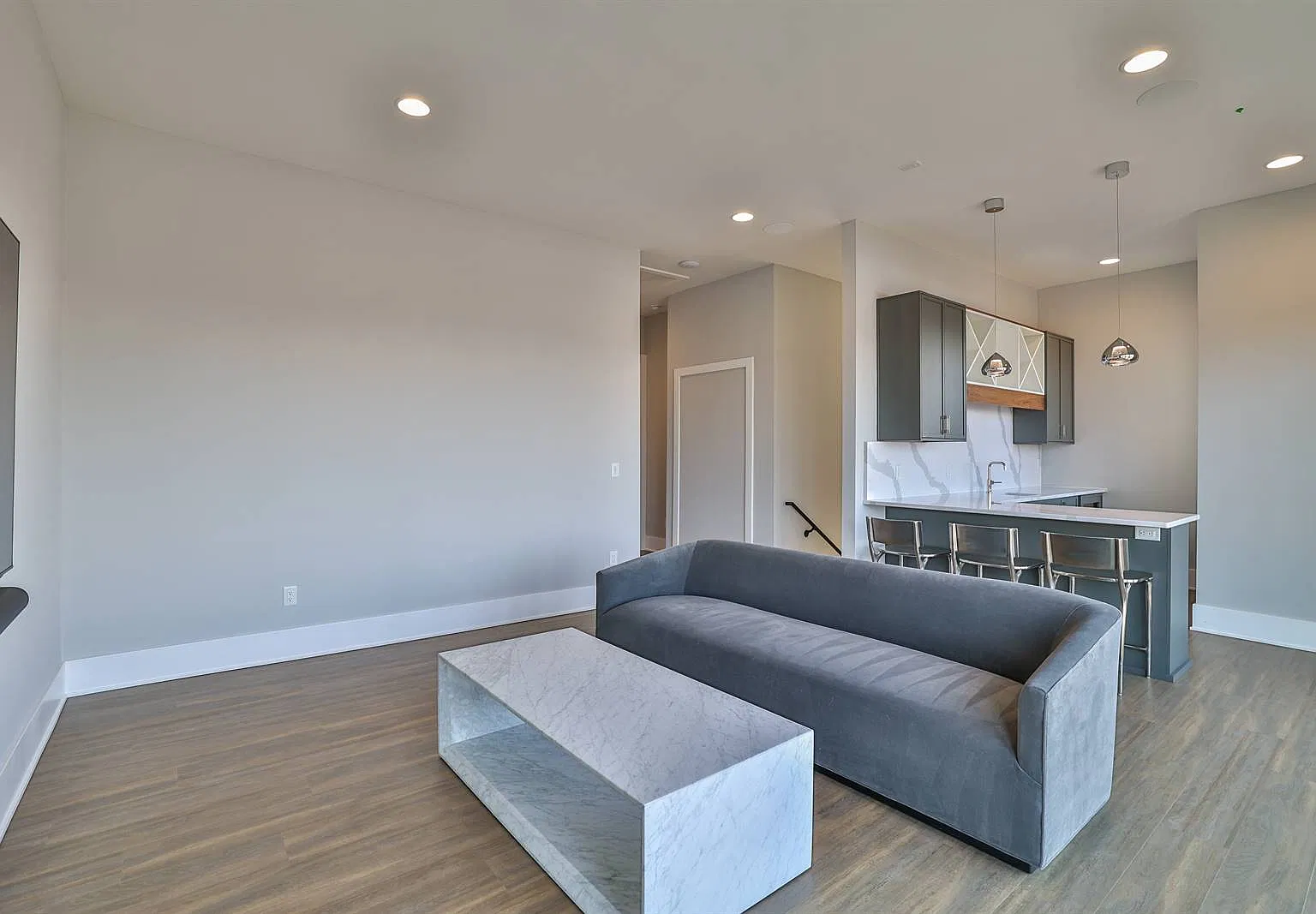 3 bed, 2961 sqft, $3,900 — Photo 2