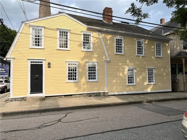35 2nd St, Newport, RI 02840