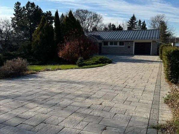 906 Liverpool Rd, Pickering, ON L1W 1S6
