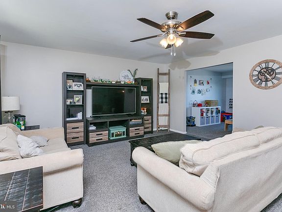 3rd image of 4529 Hillside Rd