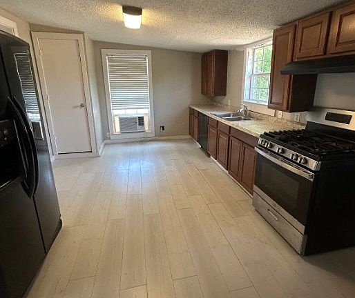 4th image of 802 Cross Timber St